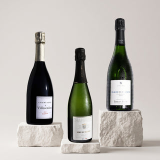 Champagne Blanc de Blancs pakket: drie flessen op blokken witte kalk
