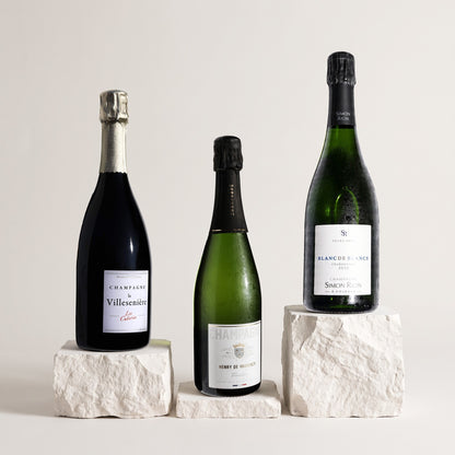 Champagne Blanc de Blancs pakket: drie flessen op blokken witte kalk