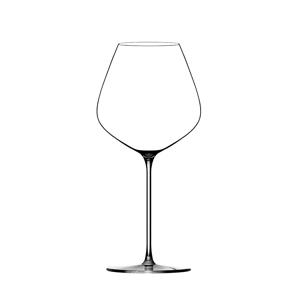 Leeg Lehmann Hommage-wijnglas van 72 cl op een witte achtergrond, met een brede, bolle kelk, een lange, dunne steel en een platte voet
