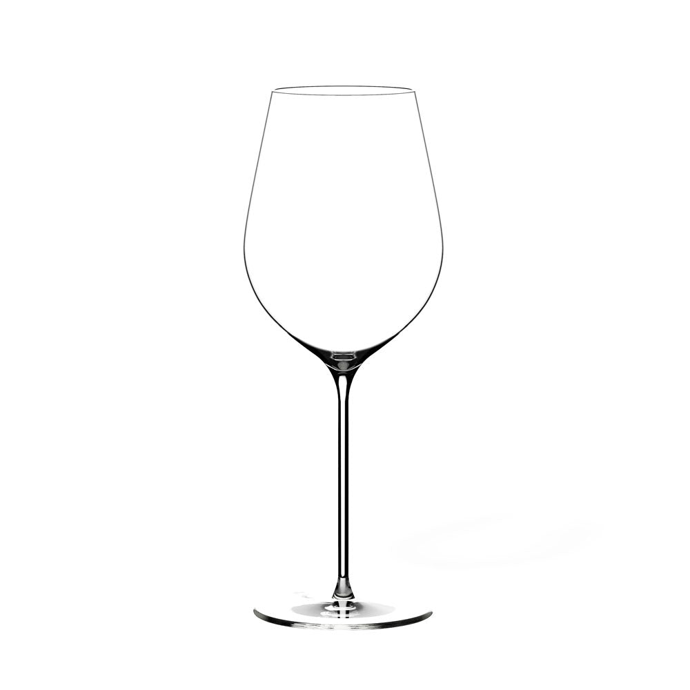 Leeg Lehmann Hommage-wijnglas van 60 cl op een witte achtergrond, met een hoge, tulpvormige kelk, een lange, dunne steel en een platte voet